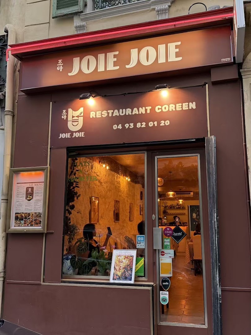 La façade brun-rouge de JOIE JOIE Restaurant Coréen à Nice